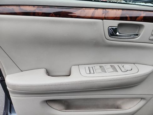 Used 2011 Cadillac DTS Luxury image 18