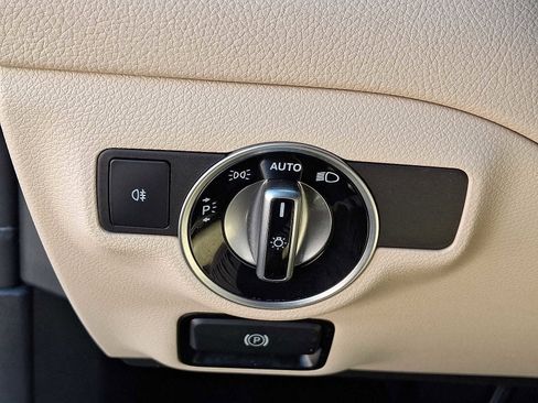 Used 2018 Mercedes-Benz CLA 250 4MATIC image 27