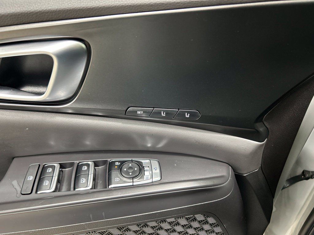 Certified 2025 Kia Carnival SX Prestige FWD image 15