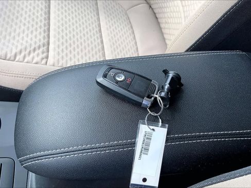 Used 2021 Ford Escape SE image 14