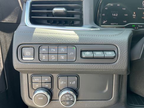 Used 2022 GMC Yukon XL Denali AWD/4WD image 23