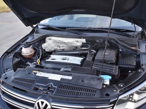 Used 2016 Volkswagen Tiguan SE image 34