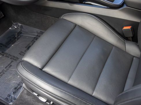 Certified 2025 Porsche Macan Electric image 25