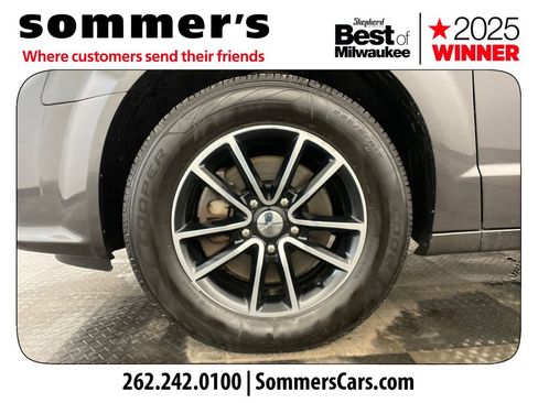 Used 2018 Dodge Grand Caravan SE image 24