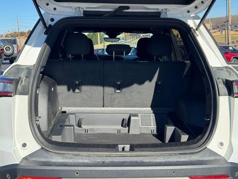 Used 2025 Chevrolet Equinox LT w/ Safety and Technology Package image 4