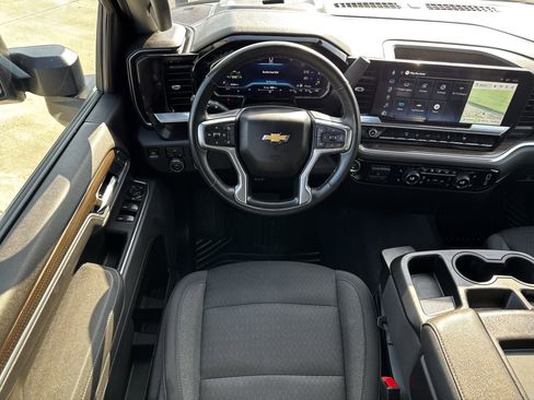 Used 2025 Chevrolet Silverado 2500 LT w/ Convenience Package image 15