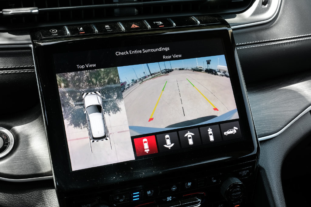 Used 2023 Jeep Grand Cherokee Limited w/ Luxury Tech Group II AWD/4WD image 30