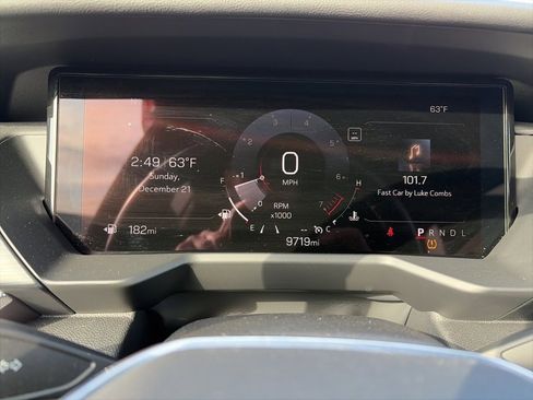 Used 2025 GMC Acadia Elevation image 20