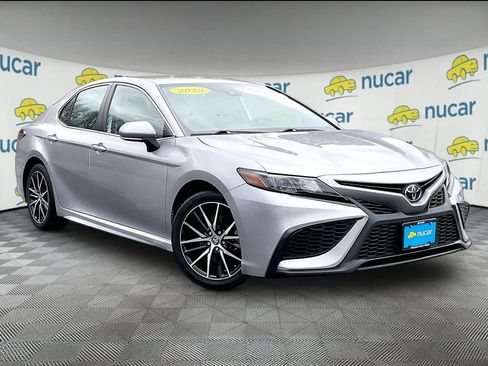 Used 2023 Toyota Camry SE FWD image 1