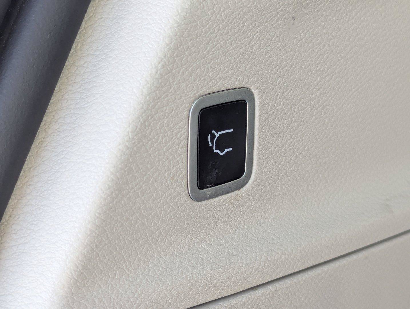 Used 2023 Chrysler Voyager LX FWD image 32