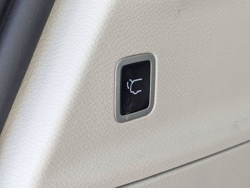 Used 2023 Chrysler Voyager LX FWD image 32