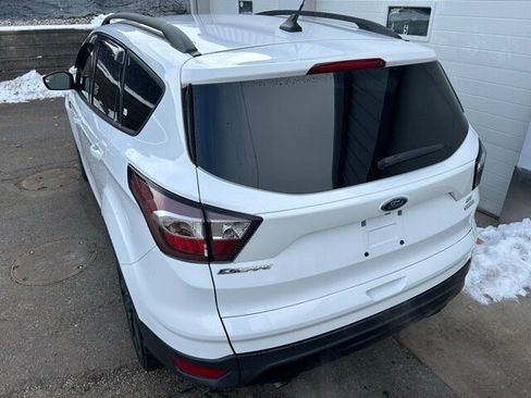 Certified 2018 Ford Escape SE w/ SE Sport Appearance Package image 4