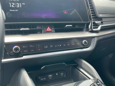Certified 2025 Kia Sportage EX AWD/4WD image 17