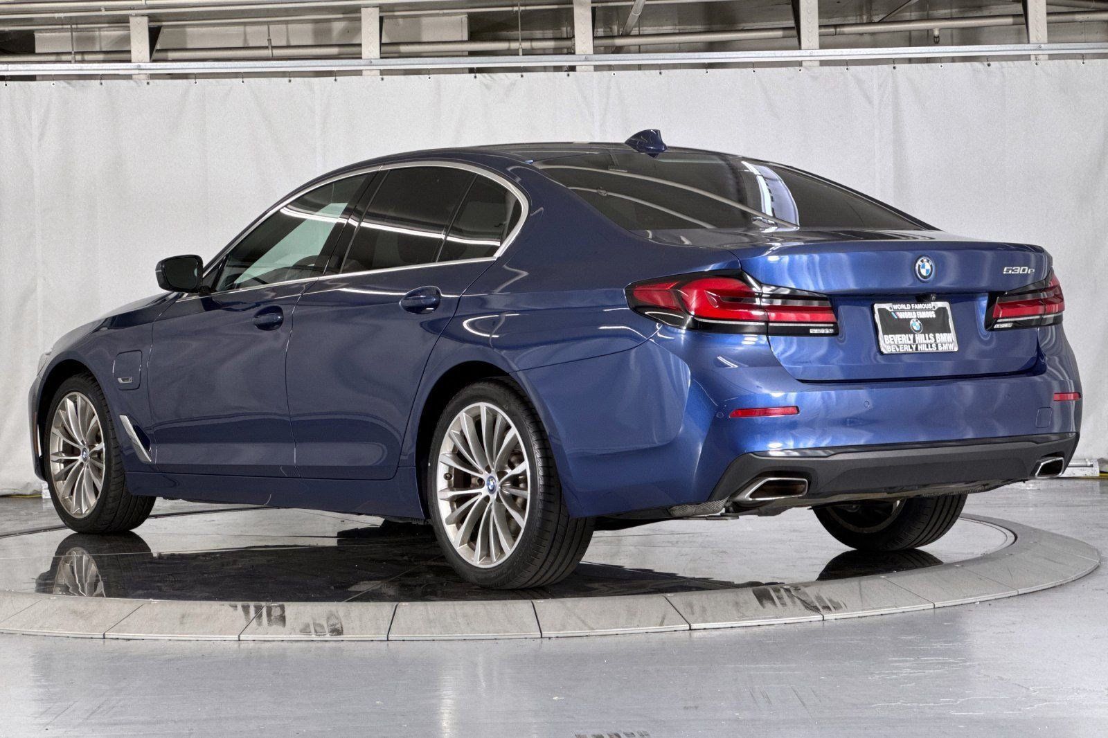Used 2023 BMW 530e w/ Convenience Package RWD image 3