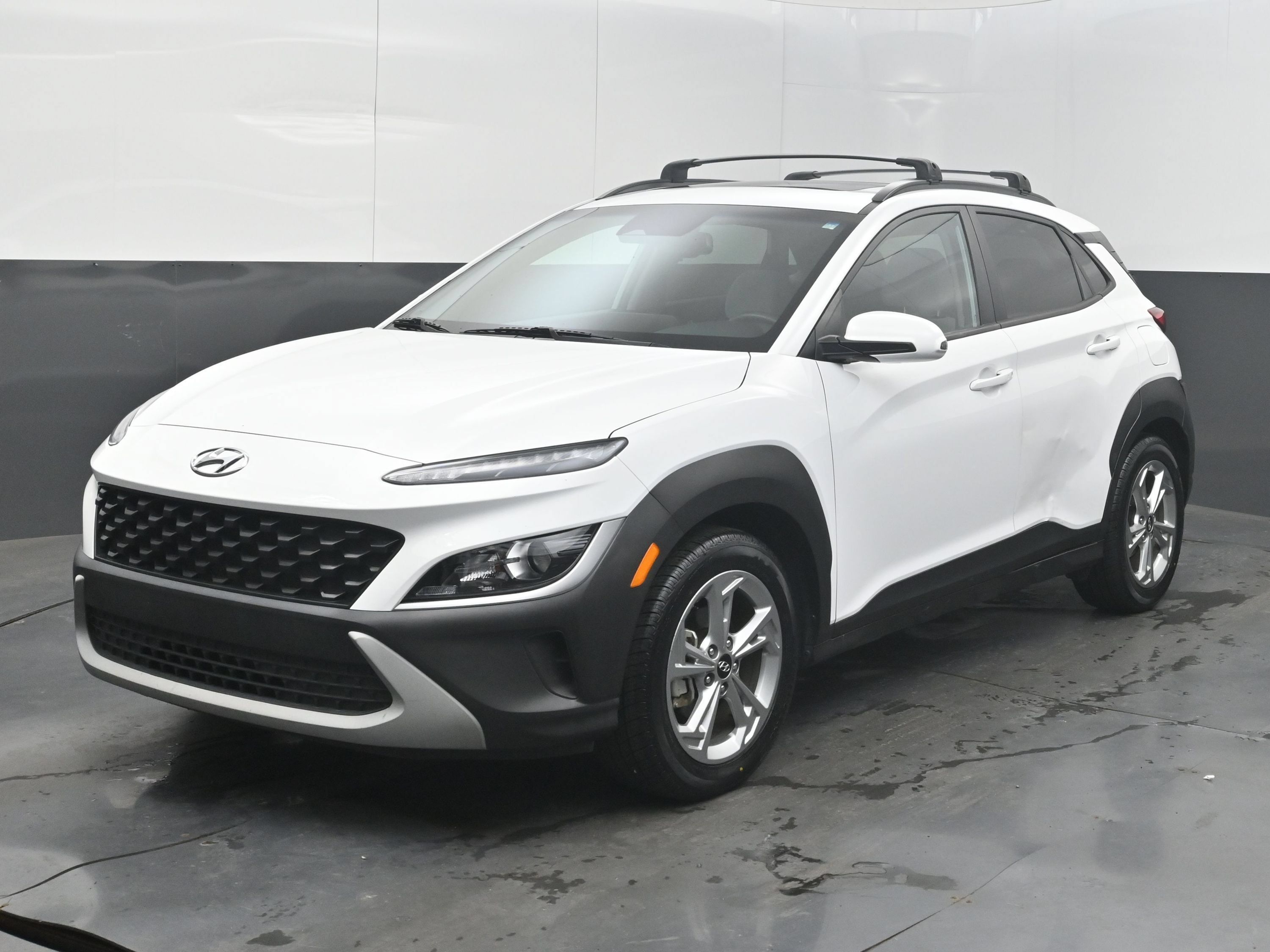 Used 2022 Hyundai Kona SEL w/ Convenience Package FWD image 4