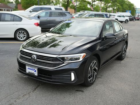 Used 2024 Volkswagen Jetta SEL FWD image 4