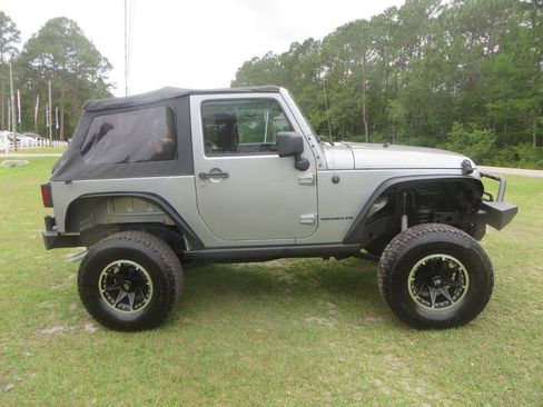 Used 2016 Jeep Wrangler Rubicon w/ Power Convenience Group AWD/4WD image 5