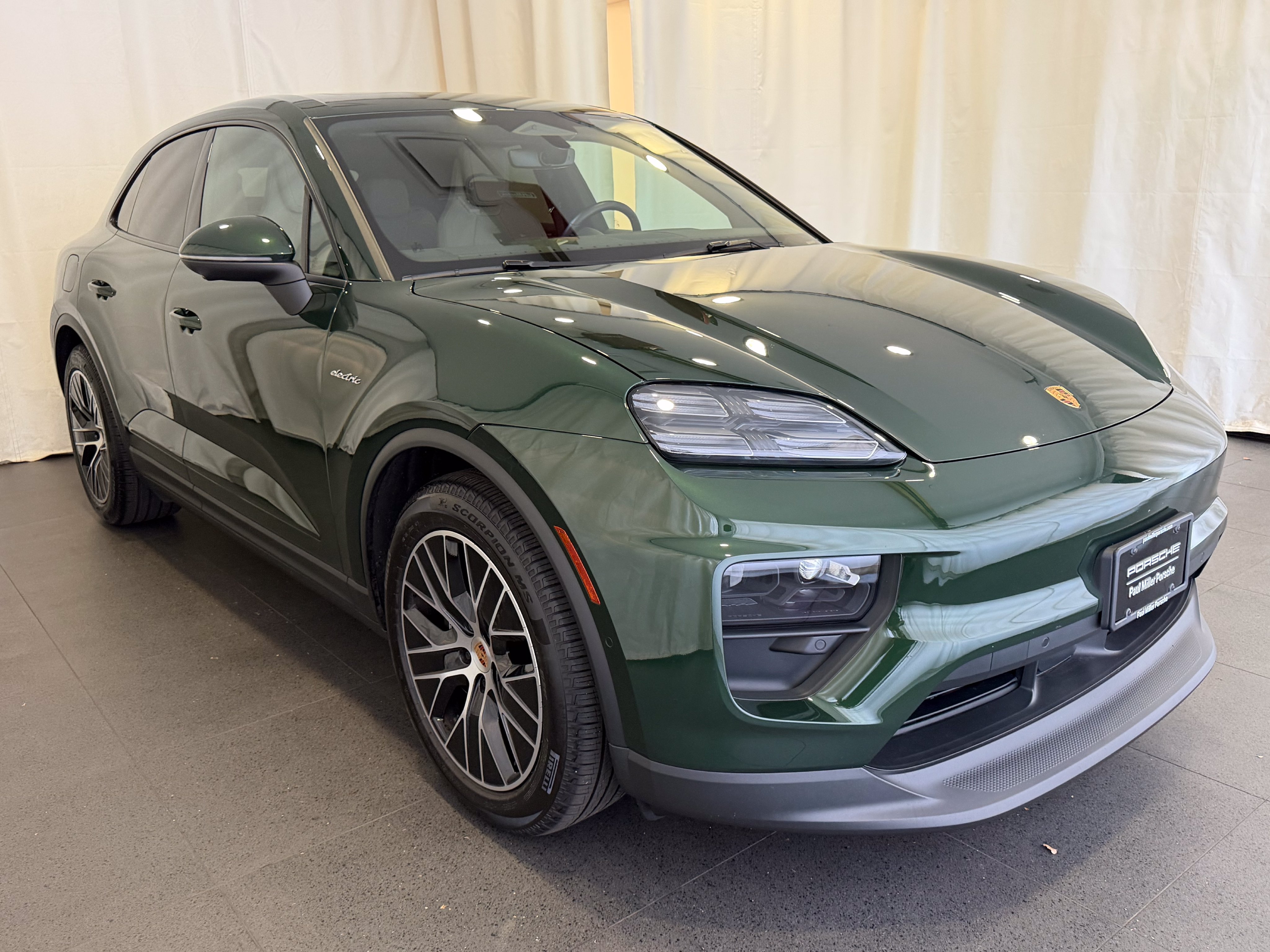 Certified 2026 Porsche Macan 4 Electric AWD/4WD image 7
