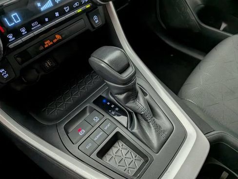 Used 2024 Toyota RAV4 XLE FWD image 17