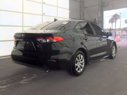 Used 2025 Toyota Corolla LE FWD image 4