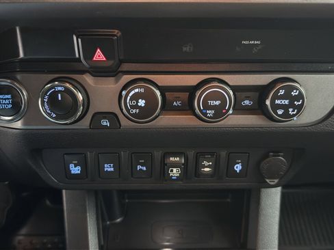 Used 2019 Toyota Tacoma TRD Off-Road w/ Technology Package image 29