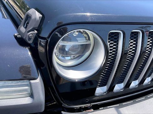 Used 2018 Jeep Wrangler Unlimited Sahara w/ Uconnect 4C Nav & Sound Group AWD/4WD image 27