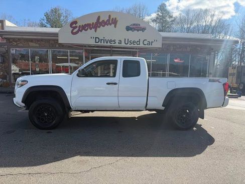 Used 2021 Toyota Tacoma SR5 image 2