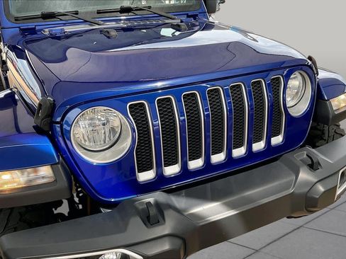 Used 2019 Jeep Wrangler Unlimited Sahara w/ Uconnect 4C Nav & Sound Group AWD/4WD image 28
