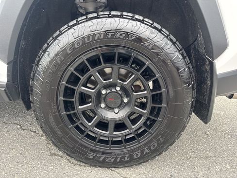 Used 2025 Toyota RAV4 XLE w/ Convenience Package FWD image 33