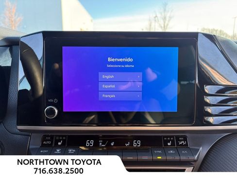 Used 2025 Toyota Camry SE w/ Convenience Package image 9