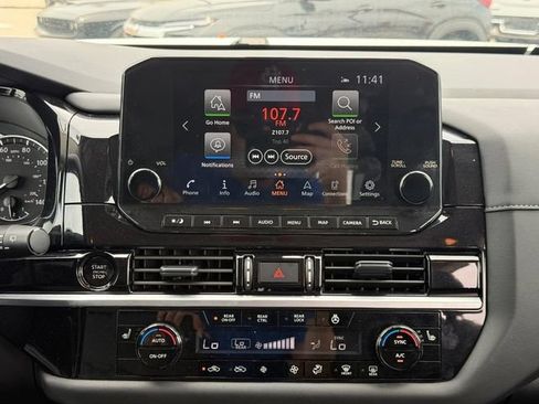 Used 2025 Nissan Pathfinder SL AWD/4WD image 19