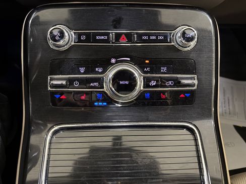 Used 2023 Lincoln Nautilus Reserve w/ Luxury Package image 18