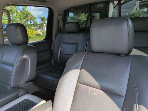 Used 2004 Nissan Titan LE w/ (Tow) Big Tow Pkg RWD image 8