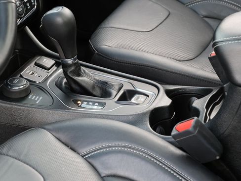 Used 2021 Jeep Cherokee Latitude Lux 80th Anniv w/ Quick Order Package 26U 80TH image 14