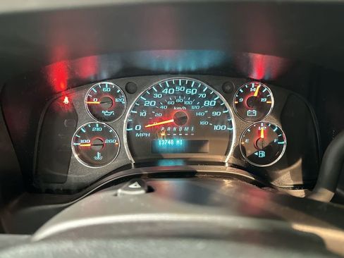 Used 2024 Chevrolet Express 2500 w/ Driver Convenience Package image 10