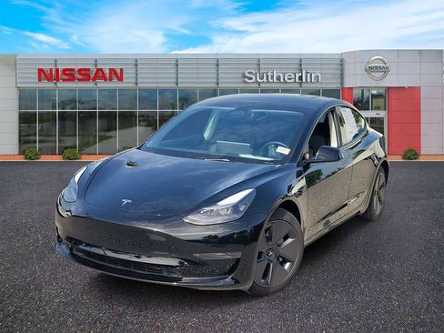 Used 2023 Tesla Model 3 Standard Range RWD image 1