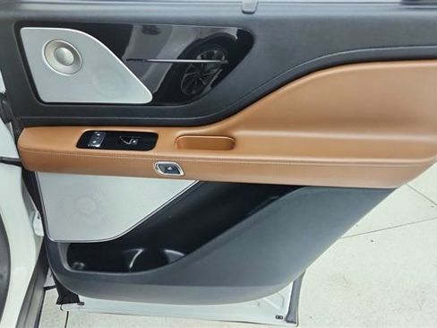 Used 2020 Lincoln Aviator Reserve w/ Equipment Group 202A image 27