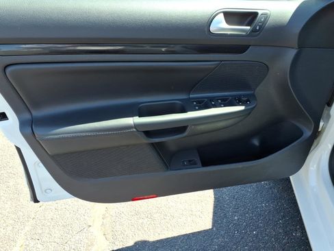 Used 2014 Volkswagen Jetta SE FWD image 17