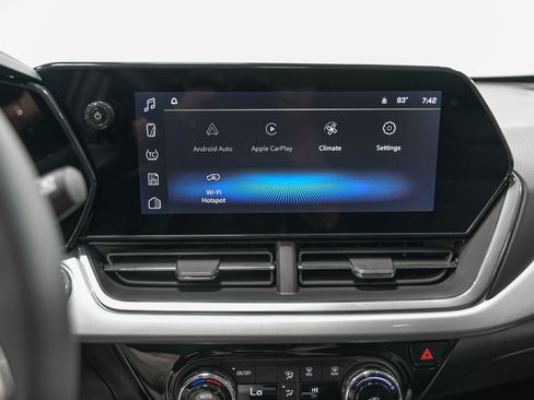 Used 2024 Chevrolet Trax LT w/ Sunroof Package FWD image 21