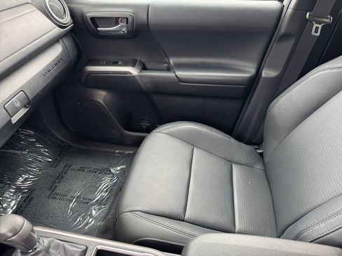 Certified 2022 Toyota Tacoma Limited AWD/4WD image 30