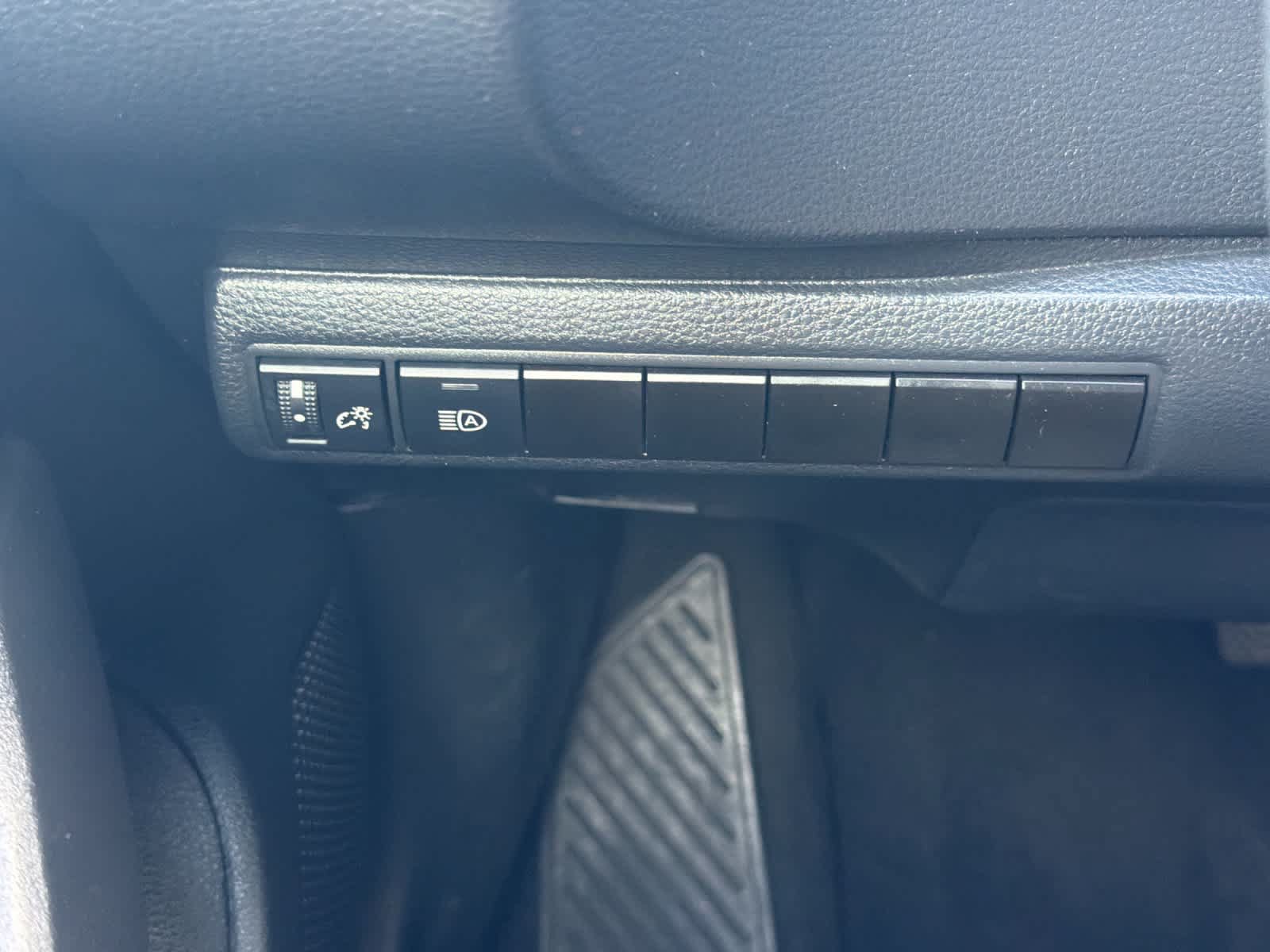 Used 2021 Toyota Corolla LE FWD image 27