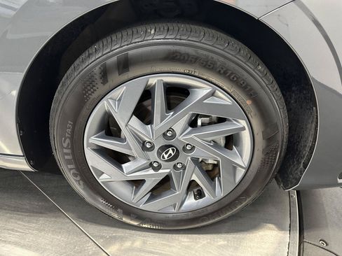 Certified 2025 Hyundai Elantra Hybrid FWD image 12