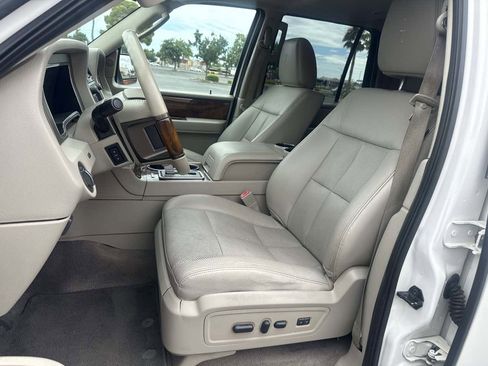Used 2014 Lincoln Navigator 4WD image 15