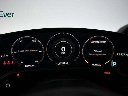 Used 2020 Porsche Taycan 4S image 27