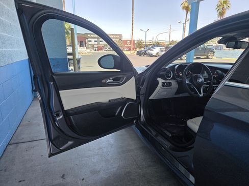 Used 2019 Alfa Romeo Giulia Ti RWD image 9
