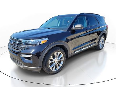 Used 2022 Ford Explorer XLT w/ Equipment Group 202A image 4