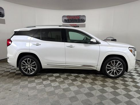 Used 2022 GMC Terrain Denali w/ Denali Premium Package AWD/4WD image 4
