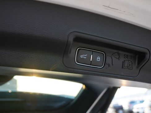 Used 2020 Ford Explorer XLT w/ Equipment Group 202A AWD/4WD image 23