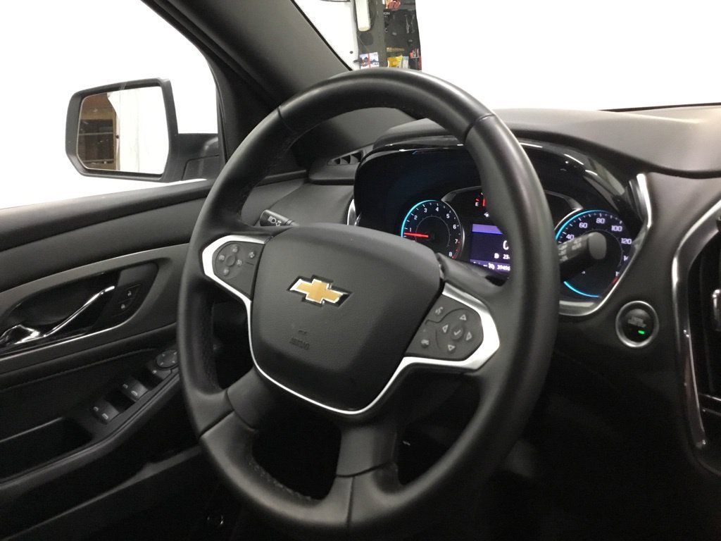 Used 2023 Chevrolet Traverse LT FWD image 33