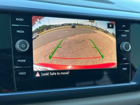 Certified 2023 Volkswagen Taos SE FWD image 19